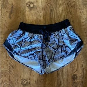 Lululemon Hotty Hot Short 2.5”